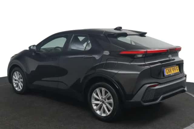Toyota C-HR (2024) thumbnail 4