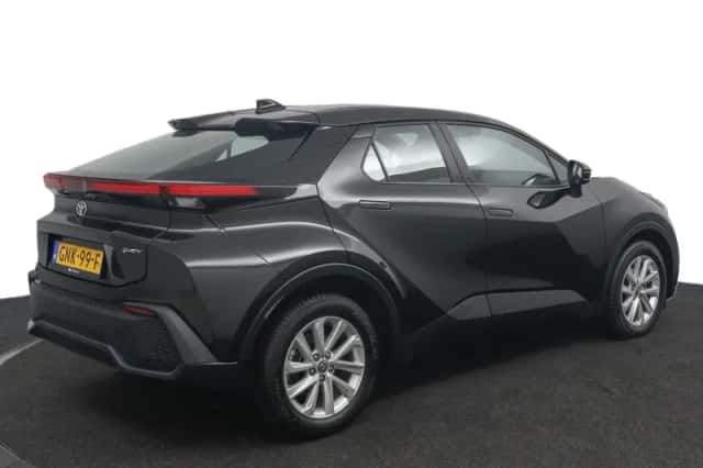Toyota C-HR (2024) thumbnail 5