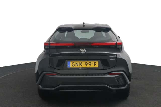 Toyota C-HR (2024) thumbnail 6
