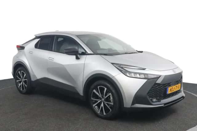 Toyota C-HR (2025) thumbnail 3