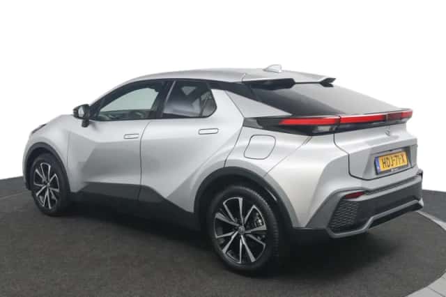 Toyota C-HR (2025) thumbnail 4