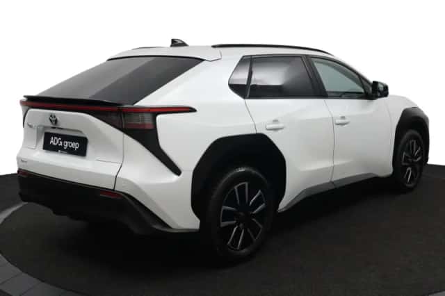Toyota bZ4X (2026) thumbnail 2