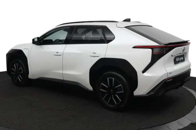 Toyota bZ4X (2026) thumbnail 4
