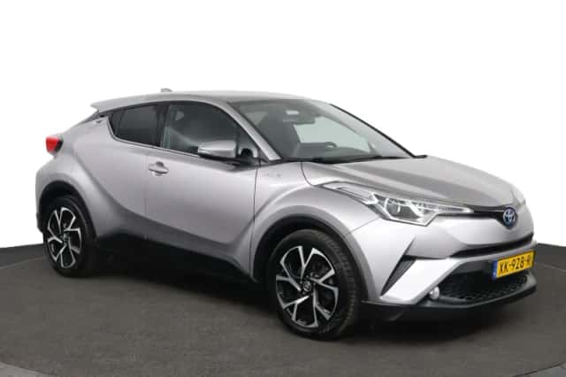 Toyota C-HR (2019) thumbnail 2