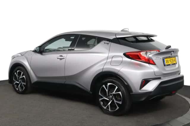 Toyota C-HR (2019) thumbnail 4