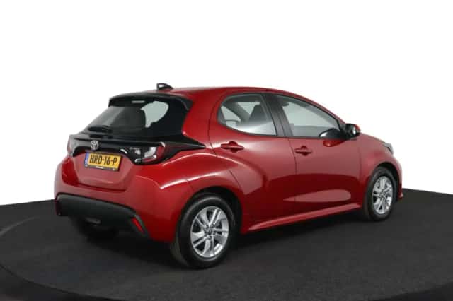 Toyota Yaris (2025) thumbnail 2
