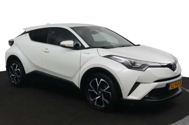 Toyota C-HR (2019) thumbnail 3