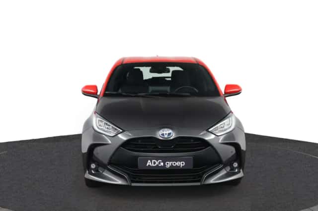 Toyota Yaris (2021) thumbnail 3