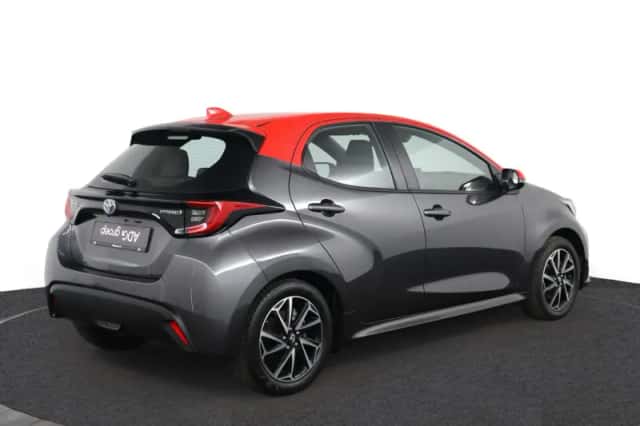 Toyota Yaris (2021) thumbnail 5