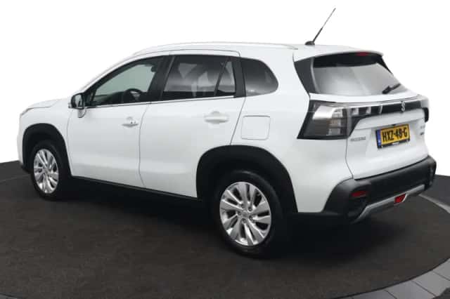 Suzuki S-Cross (2023) thumbnail 4