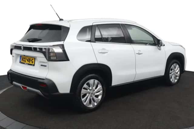 Suzuki S-Cross (2023) thumbnail 5