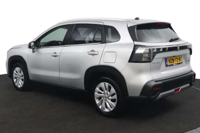 Suzuki S-Cross (2023) thumbnail 4