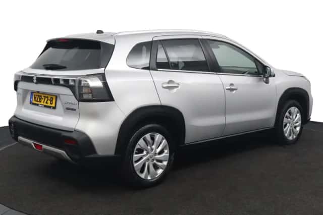 Suzuki S-Cross (2023) thumbnail 5