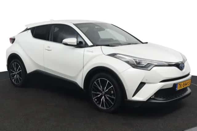 Toyota C-HR (2018) thumbnail 2