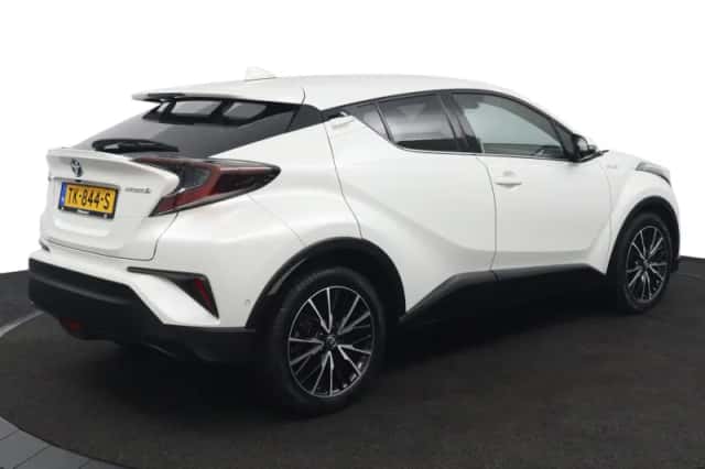 Toyota C-HR (2018) thumbnail 5