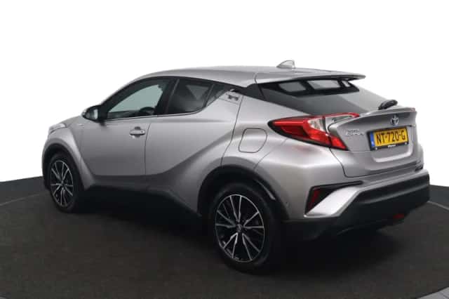 Toyota C-HR (2017) thumbnail 4