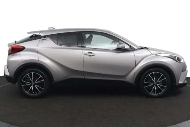 Toyota C-HR (2017) thumbnail 6