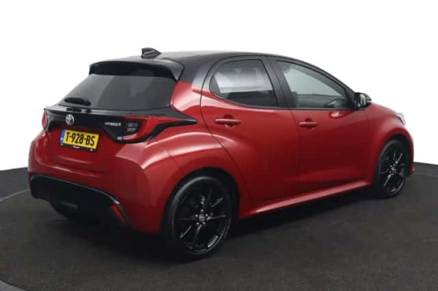 Toyota Yaris (2023) thumbnail 2