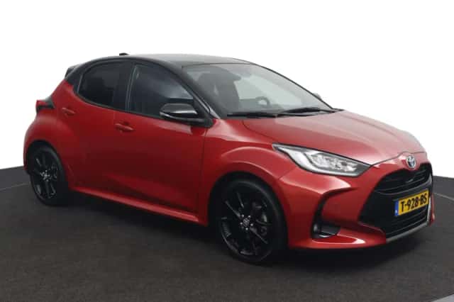 Toyota Yaris (2023) thumbnail 3