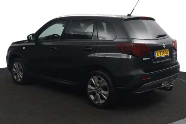 Suzuki Vitara (2022) thumbnail 4