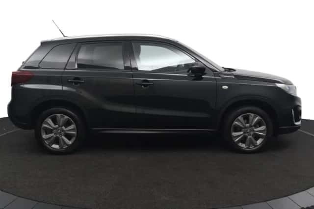 Suzuki Vitara (2022) thumbnail 6