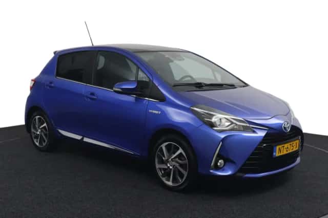 Toyota Yaris (2017) thumbnail 3