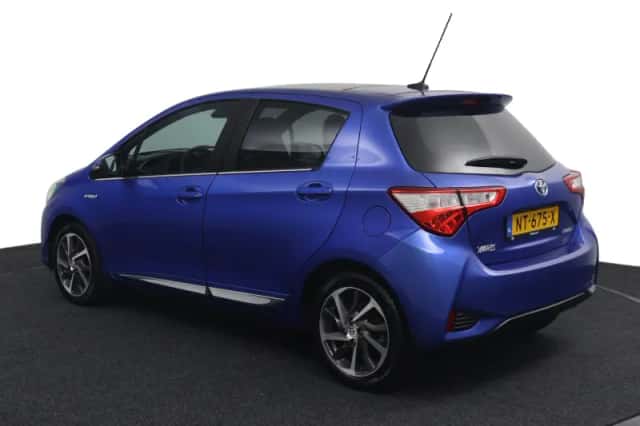 Toyota Yaris (2017) thumbnail 4