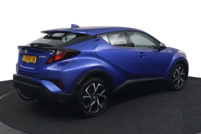 Toyota C-HR (2020) thumbnail 2