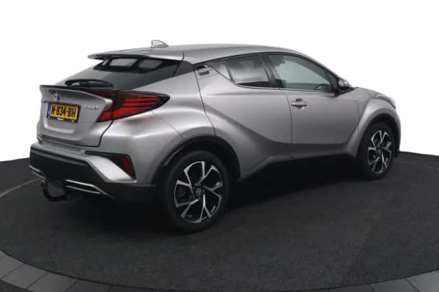 Toyota C-HR (2021) thumbnail 2