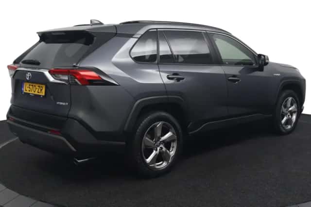 Toyota RAV4 (2021) thumbnail 2