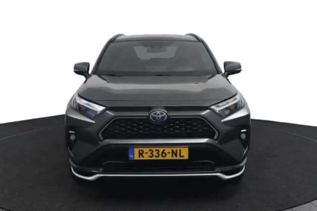 Toyota RAV4 (2022) thumbnail 3
