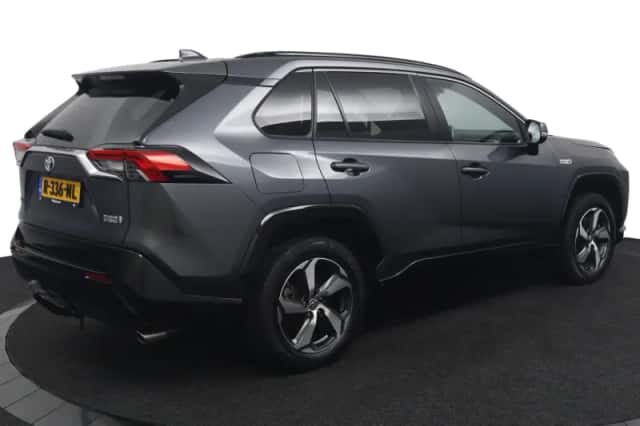 Toyota RAV4 (2022) thumbnail 5