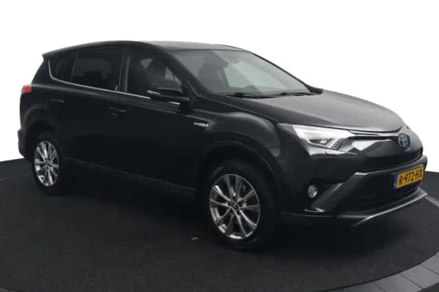 Toyota RAV4 (2018) thumbnail 2