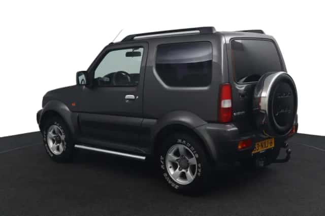 Suzuki Jimny (2010) thumbnail 3