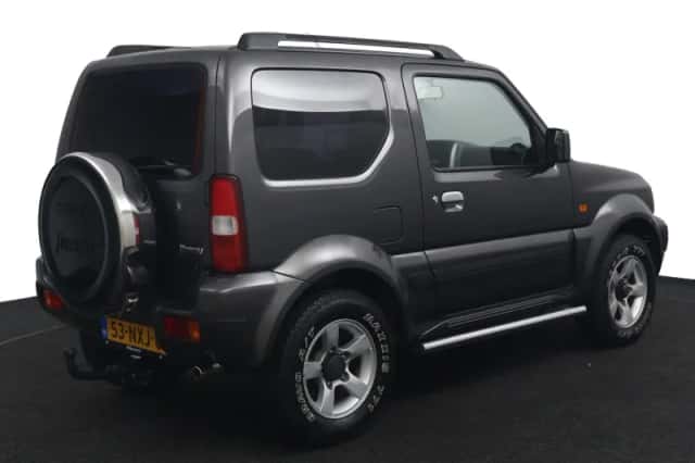 Suzuki Jimny (2010) thumbnail 5