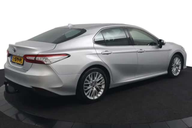 Toyota Camry (2021) thumbnail 2