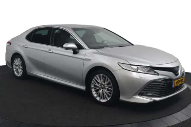 Toyota Camry (2021) thumbnail 3