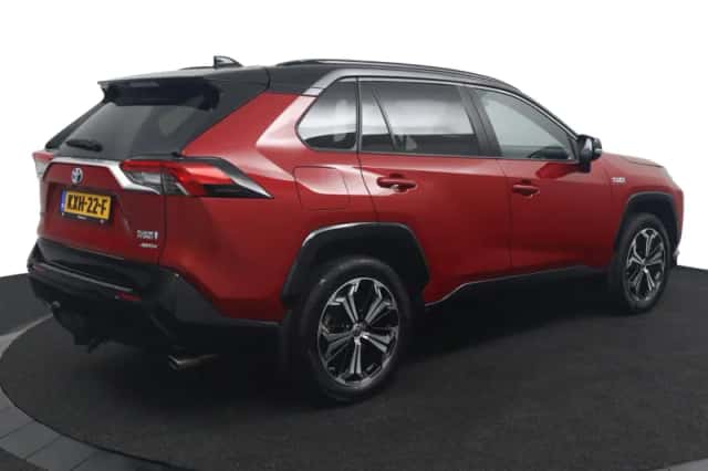Toyota RAV4 (2022) thumbnail 2