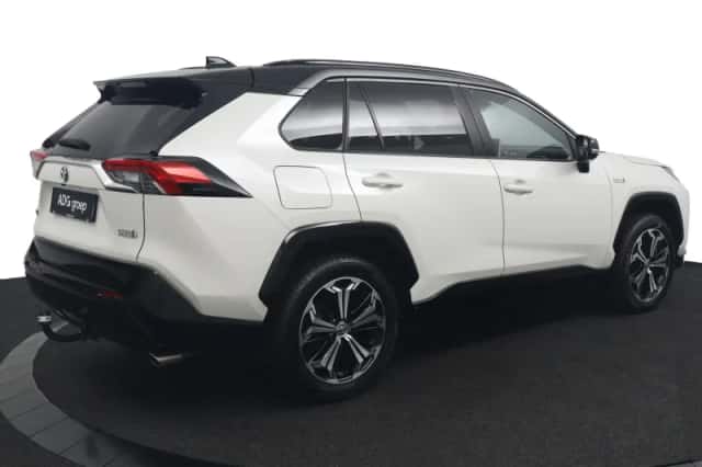Toyota RAV4 (2022) thumbnail 2