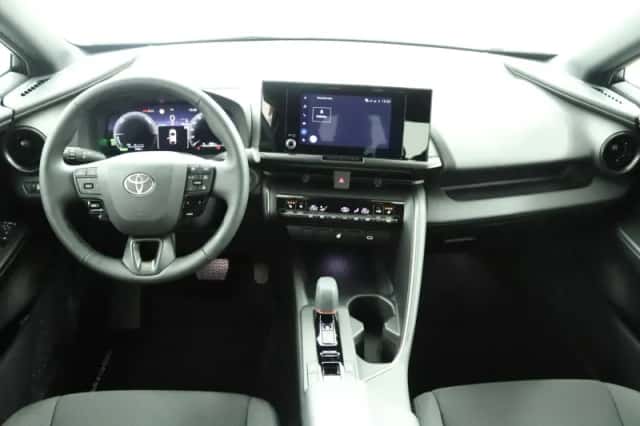 Toyota C-HR (2025) thumbnail 4