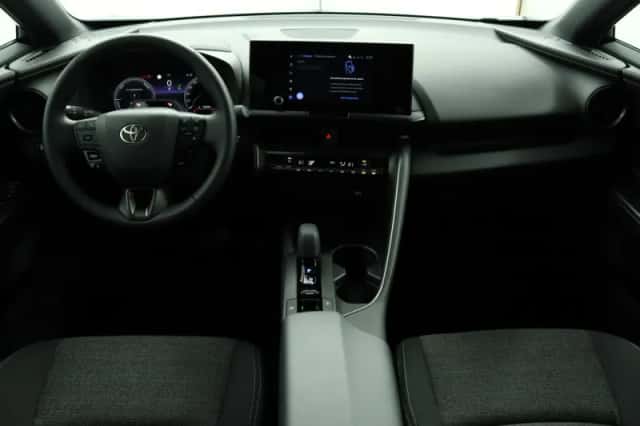 Toyota C-HR (2026) thumbnail 4