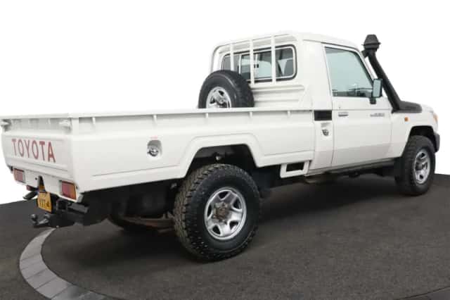 Toyota Land Cruiser (2008) thumbnail 2