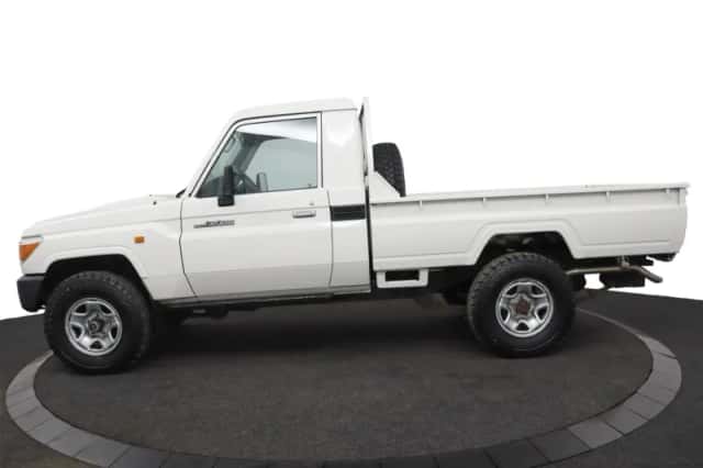 Toyota Land Cruiser (2008) thumbnail 3