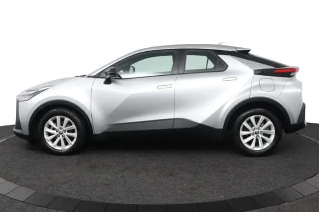 Toyota C-HR (2024) thumbnail 3