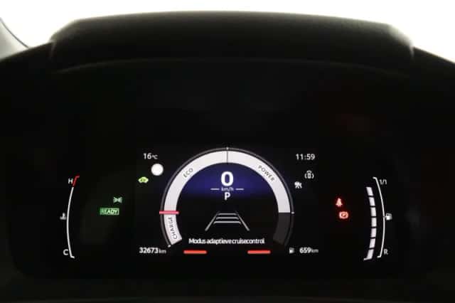 Toyota C-HR (2024) thumbnail 6