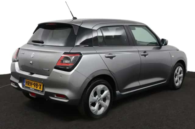 Suzuki Swift (2025) thumbnail 2