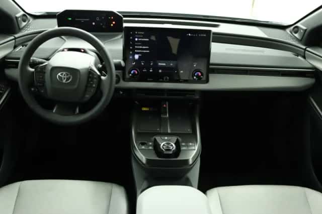 Toyota C-HR+ (2026) thumbnail 4