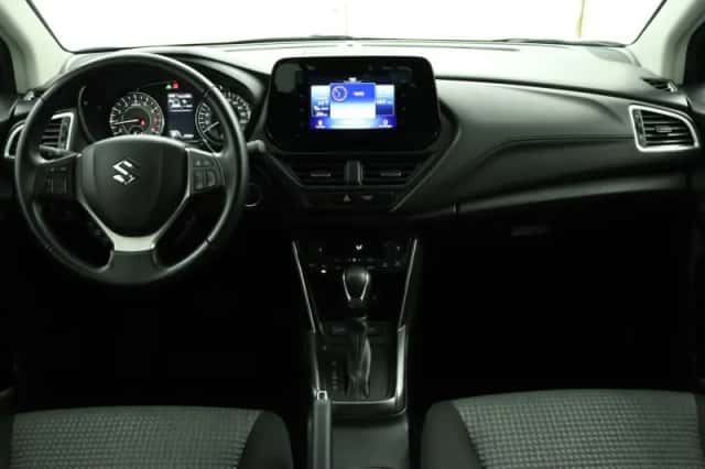 Suzuki S-Cross (2023) thumbnail 4