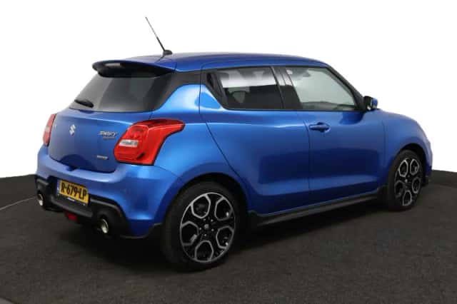 Suzuki Swift (2022) thumbnail 2