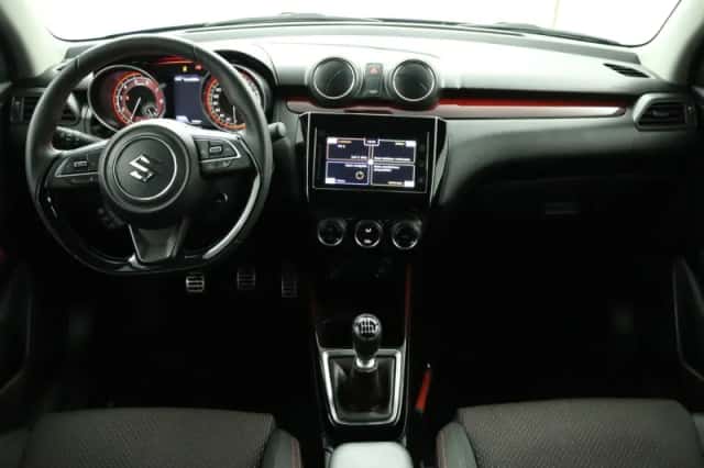 Suzuki Swift (2022) thumbnail 4